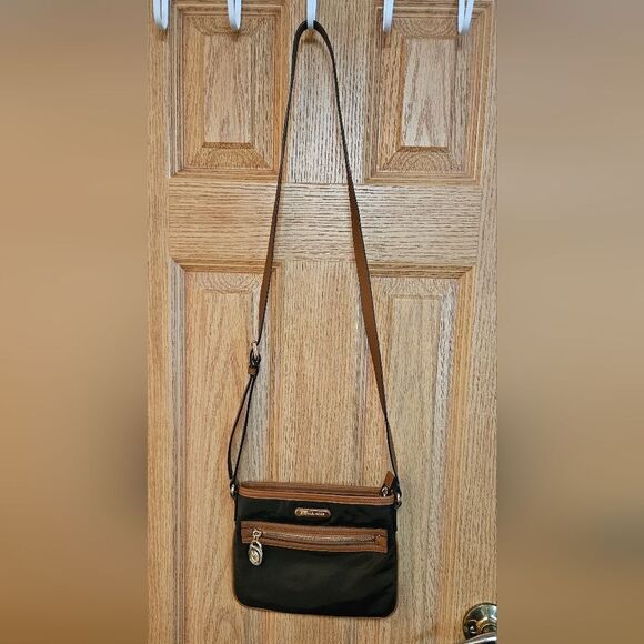 Michael Kors Crossbody Nylon Bag Black Brown Trim Gold Hardware - Picture 1 of 10